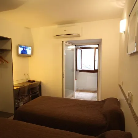 Hotell Napoleon 2*